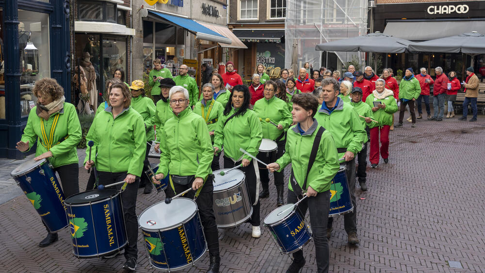 Groen ride GL-PVDA karavaan trekt door Zutphen
