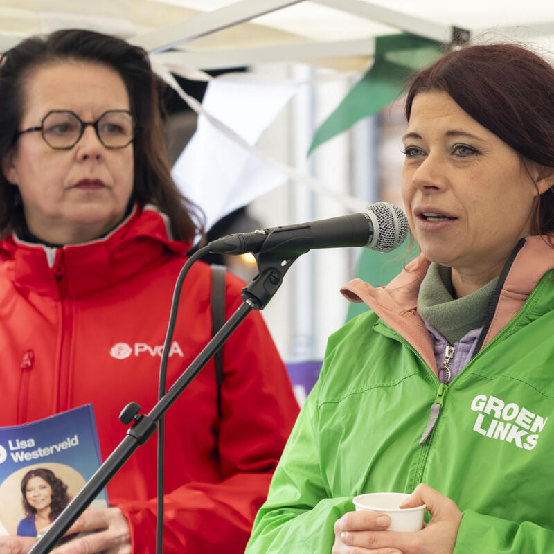 Lisa Westerveld en Marjolein Moester speechen